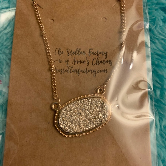 🎉BOGO🎉 Dahlia Necklace SOLDOUT!!! - Picture 11 of 11